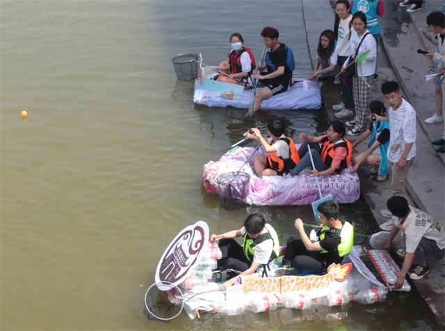 【山西日报】百余高校学子上演校园环保龙舟赛