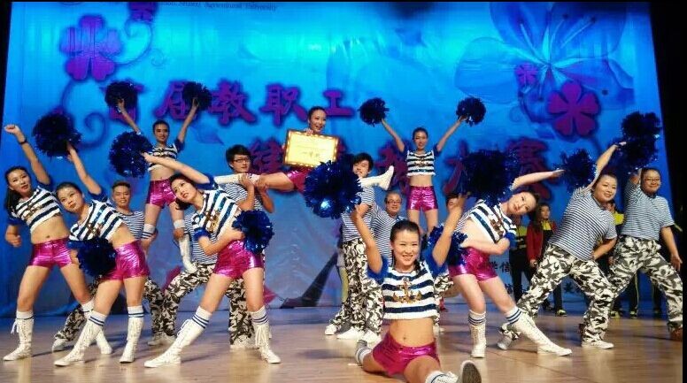 动感健美操 教师也完满——我院举办首届教职工健美操大赛