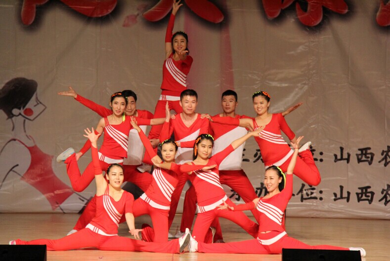 动感健美操 教师也完满——我院举办首届教职工健美操大赛