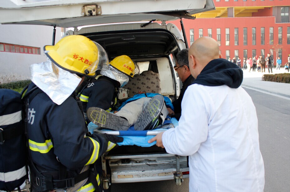 学院举办2014年防火暨防地震演习