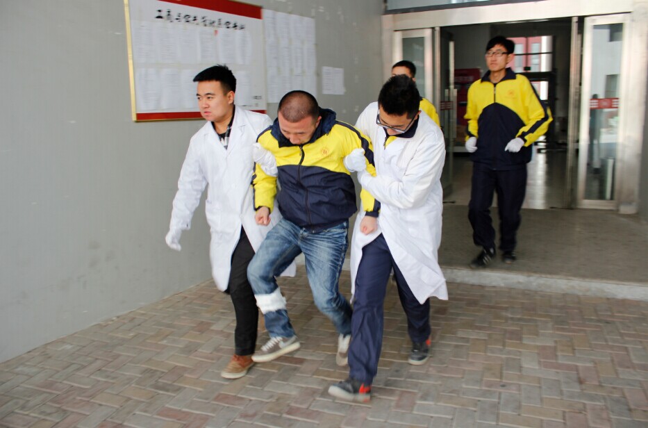 学院举办2014年防火暨防地震演习