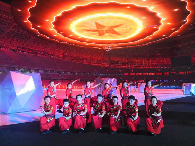 我校武术队参演二青会开幕式